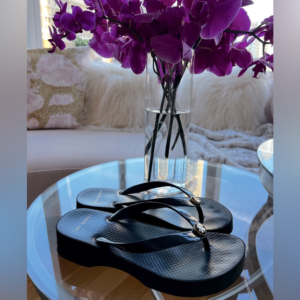 Tory Burch cutout wedge flip flops in black - size 6.5
